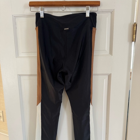 Size Large Koral Leggings with contrasting tan and ivory side detail - Picture 3 of 5